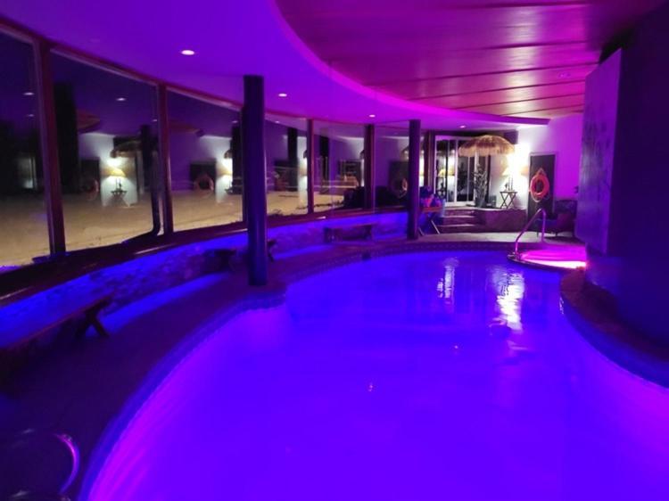 مبيت وإفطار YYC Roundhouse Grotto المظهر الخارجي الصورة